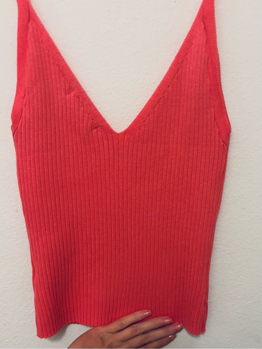 Cropped Pink Ribbed V-Neck Tank Top - Picture 3 of 7